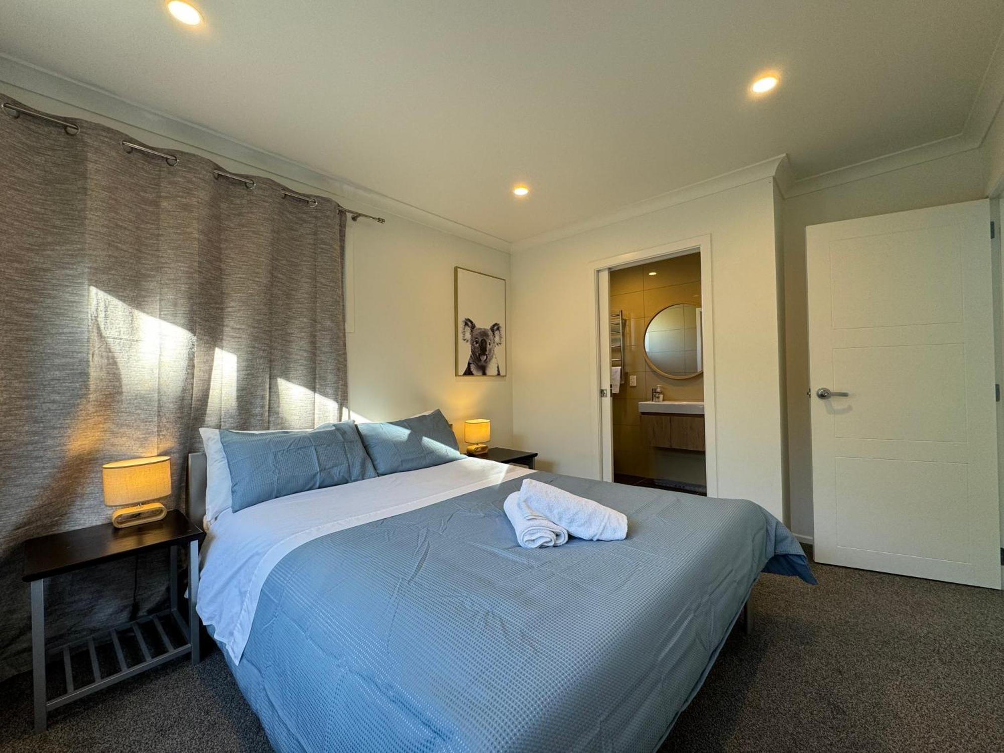 No Party Allowed, Entire Brand New 3 Bedroom Townhouse, Free Unlimited Fibre Wifi And Free Parking Wellington Exterior photo