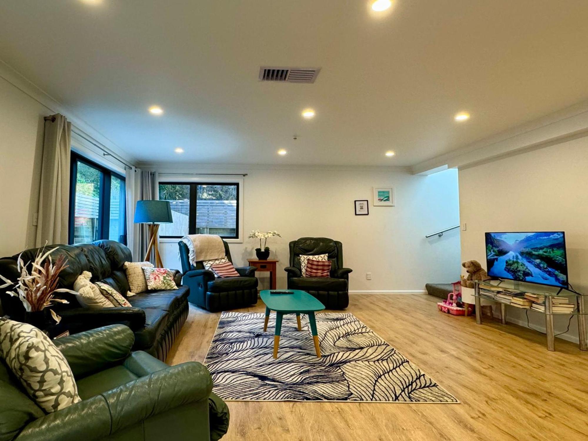 No Party Allowed, Entire Brand New 3 Bedroom Townhouse, Free Unlimited Fibre Wifi And Free Parking Wellington Exterior photo