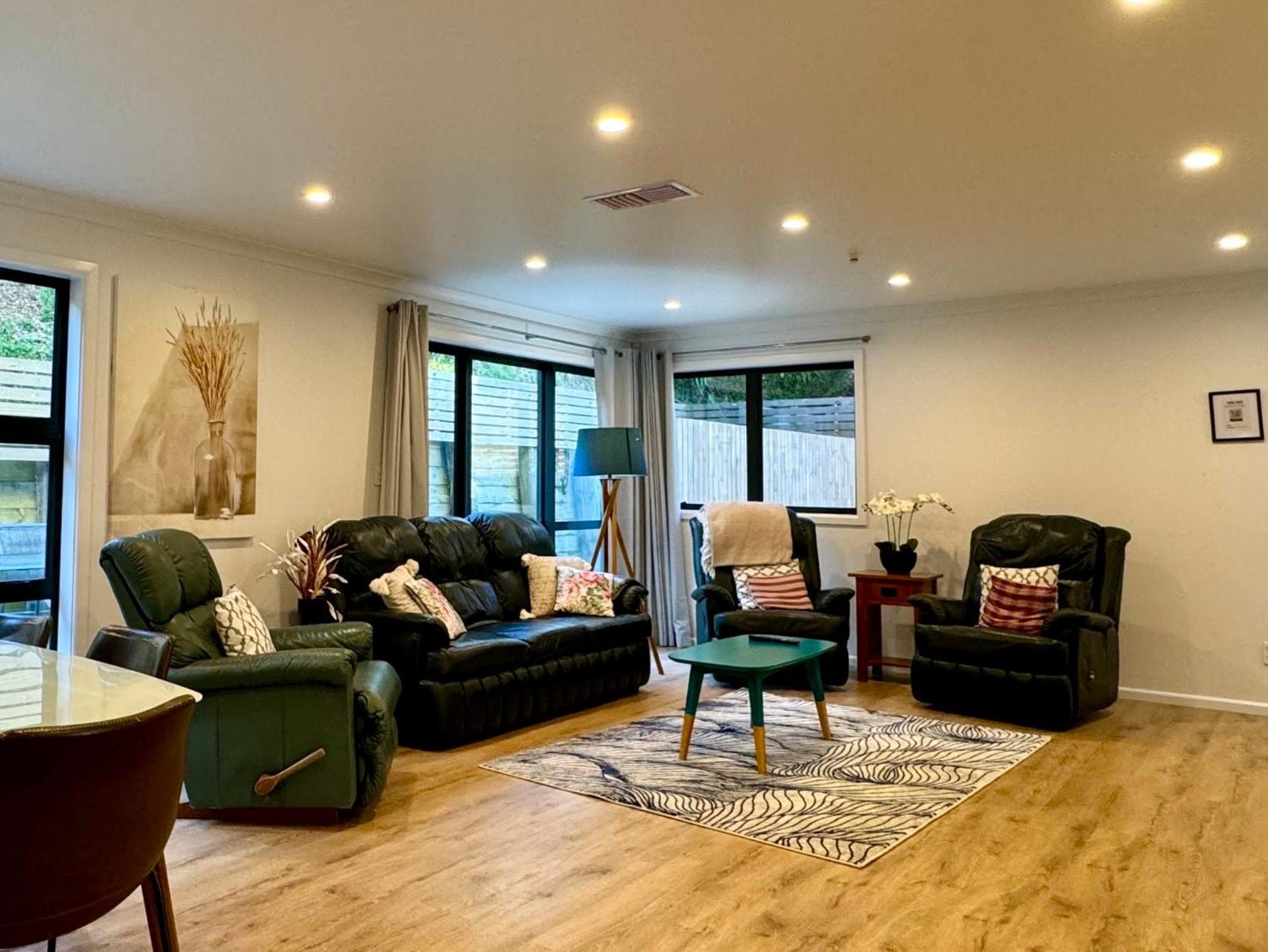 No Party Allowed, Entire Brand New 3 Bedroom Townhouse, Free Unlimited Fibre Wifi And Free Parking Wellington Exterior photo