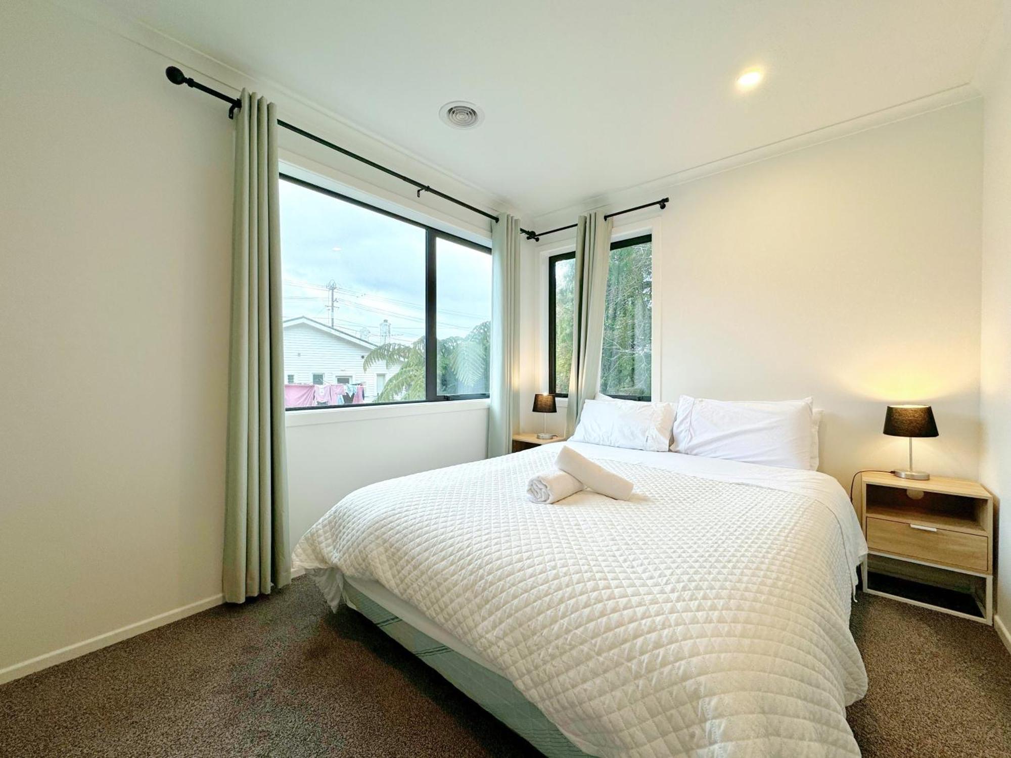 No Party Allowed, Entire Brand New 3 Bedroom Townhouse, Free Unlimited Fibre Wifi And Free Parking Wellington Exterior photo