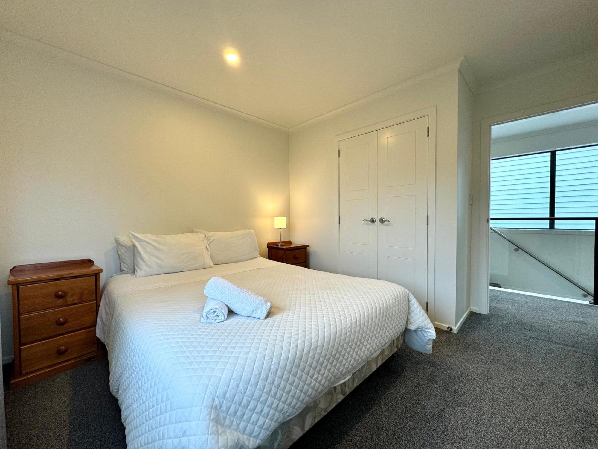 No Party Allowed, Entire Brand New 3 Bedroom Townhouse, Free Unlimited Fibre Wifi And Free Parking Wellington Exterior photo