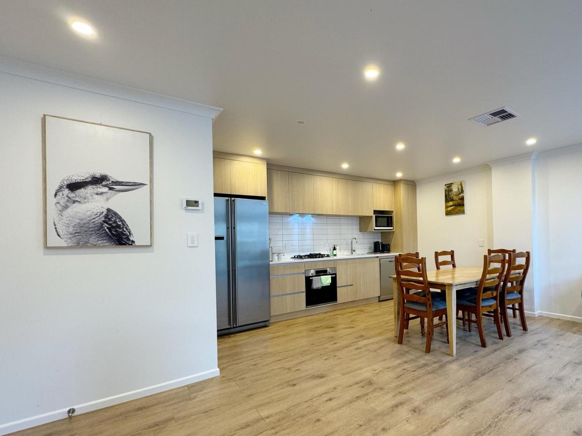 No Party Allowed, Entire Brand New 3 Bedroom Townhouse, Free Unlimited Fibre Wifi And Free Parking Wellington Exterior photo