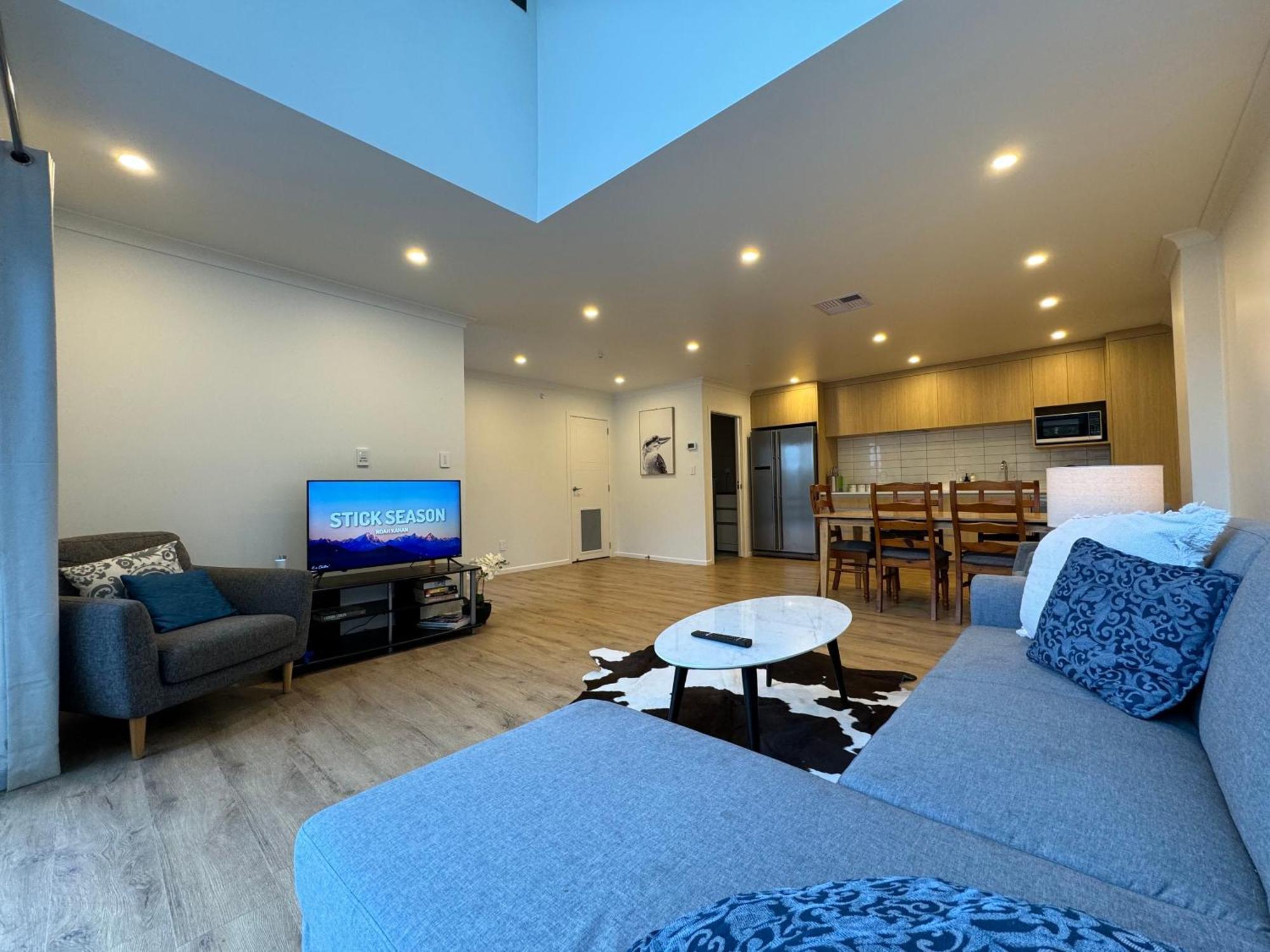 No Party Allowed, Entire Brand New 3 Bedroom Townhouse, Free Unlimited Fibre Wifi And Free Parking Wellington Exterior photo